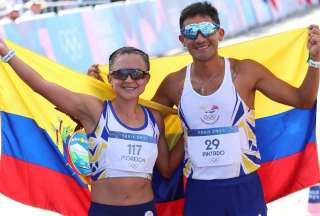 Los marchistas Glenda Morejón y Daniel Pintado obtuvieron plata en la categoría maratón marcha relevos mixtos. 