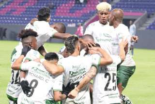 Los jugadores de Orense celebran el empate que sacaron en cancha de Independiente del Valle