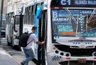 Ocho cooperativas reanudaron el servicio de transporte urbano, mientras que 28 líneas siguen paralizadas.