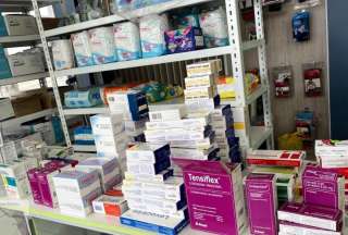 La Agencia Nacional de Regulación, Control y Vigilancia Sanitaria (Arcsa) realizó  un operativo en una farmacia ubicada en San Pedro de Pelileo, Tungurahua.