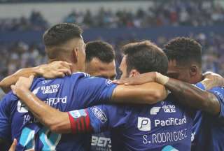 Emelec es sancionado por encender bengalas en el partido contra Gualaceo