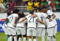 Ecuador enfrenta a Argentina y juega su estadía en el torneo continental. 