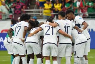Ecuador enfrenta a Argentina y juega su estadía en el torneo continental. 