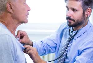 Evitar el médico puede costar caro: la prevención y el autocuidado son clave para proteger la salud masculina.