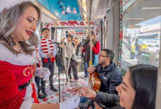 Este viernes, los pasajeros del Tranvía de Cuenca disfrutarán de la magia de la Navidad. 