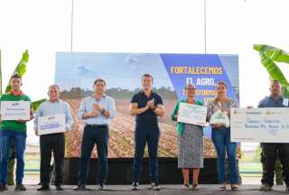 Presidente Noboa participó de la entrega de bienes e insumos para productores de Los Ríos y Manabí