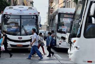 El gremio transportista mantiene la huelga indefinida, mientras el Municipio refuerza medidas en movilidad. 