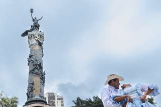 Guayaquil inició oficialmente sus fiestas de fundación. La mañana de este lunes se realizó el pregón cívico en la Plaza del Centenario.