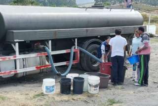 Ejército destinó tanqueros ante abastecimiento de agua en Quitonto de agua en Quito