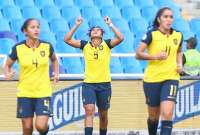 Nayeli Bolaños celebra su gol con la Tri ante Bolivia