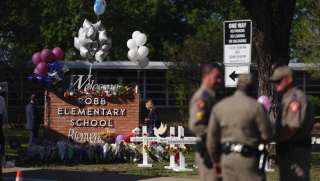 La escuela en Uvalde, la ciudad de Texas, donde sucedió una de las últimas masacres en Estados Unidos, esta vez a niños.