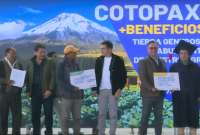  El Gobierno de Ecuador entregó 200 títulos de propiedad en Cotopaxi.