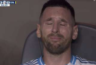 Messi sale de la final de la Copa América en llanto por una lesión que sufrió en el segundo tiempo. 
