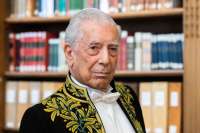 Mario Vargas Llosa está hopsitalizado