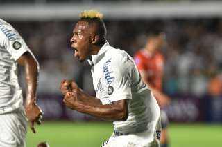 Jhojan Julio celebra su gol ante Universidad Católica