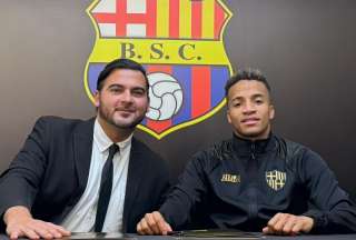 Antonio Álvarez, presidente de Barcelona SC, junto a Byron Castillo. 