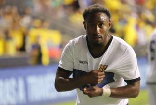 John Yeboah festeja el segundo tanto de Ecuador frente a Bolivia, en un amistoso disputado en Chester.