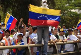 Las protestas en Venezuela, desencadenadas por la reelección de Nicolás Maduro, deja al menos dos muertos y 46 detenidos.