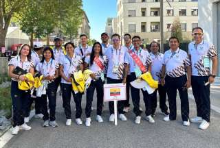 La delegación ecuatoriana, liderada por los medallistas Daniel Pintado y Lucía Yépez), participaron de la clausura de los Juegos Olímpicos de París 2024.