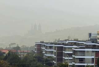 Continúan registrándose más incendios en la capital: Nayón y Pifo. Se reporta humo en Quito. 