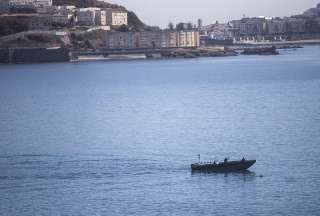 La entrada masiva de migrantes en Ceuta, España, obligó a la localidad a pedir ayuda urgente. 