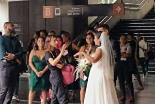 En redes sociales, los internautas deseaban éxitos a la pareja que se tomó fotos en el Metro de Medellín.