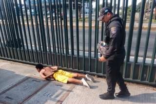 Autoridades detuvieron a un sospechoso de intento de quema de maleza en Guayaquil. 