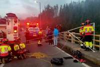 El Cuerpo de Bomberos descendió para estabilizar al paciente antes de sacarlo de esta zona.