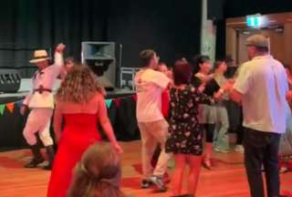 Un video de un grupo de neozelandeses se viralizó en redes sociales por sus pasos de baile de reguetón. 