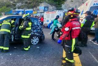 Los Bomberos Quito acudieron al lugar para atender a los heridos.