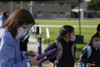 Colombia anuncia eliminación del uso obligatorio de mascarillas en escuelas y universidades