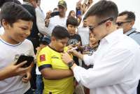 El presidente Daniel Noboa dio detalles sobre la rehabilitación del Estadio Pampas Coloradas, en Galápagos.