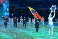 Sarah Escobar desfiló con la bandera del Ecuador en los Juegos Olímpicos de Invierno