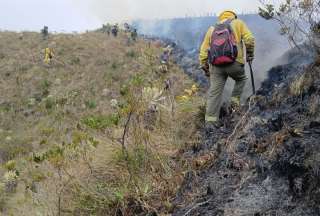 La Secretaría Nacional de Gestión de Riesgos reportó que hay 17 incendios activos en todo el país. 