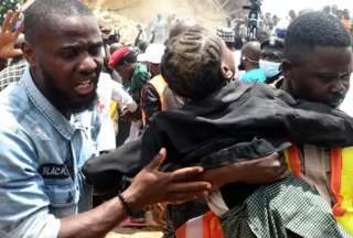 La Policía de Nigeria señaló este jueves que 35 niños murieron en una estampida en la feria de una escuela. 