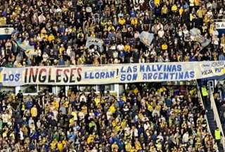 Hinchas de Rosario Central despliegan pancarta con insultos a la reina Isabel II