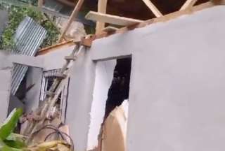 Una vivienda colapsó como consecuencia de las lluvias en Quito.