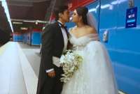 La pareja realizó su primer viaje de recién casados en el Metro de Quito.