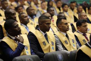 Varias figuras del fútbol se graduaron como directores técnicos