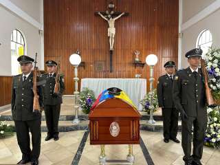 Hoy se realizó un homenaje para el policía Julio Enrique Mejía Ángel.