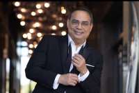 El salsero puertorriqueño Gilberto Santa Rosa vivió un momento incómodo al recibir el premio “Bananerito” en medio de su show en Machala.