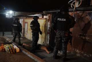 Policía y Fuerzas Armadas ejecutaron allanamientos en el barrio Cuba, en Manta, Manabí. 