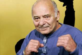 Burt Young, el actor nominado al Oscar que interpretó a Paulie, murió.