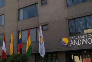 El Parlamento Andino en Ecuador denuncia el robo de cuatro equipos entre la noche del 10 y la madrugada del 11 de septiembre. 