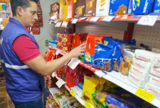 En inspecciones, Arcsa encontró 900 productos caducados entre las canastas navideñas. 