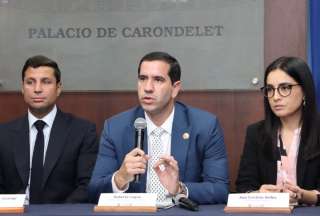 De izq. a der. Michele Sensi Contugi, ministro de Gobierno; Roberto Luque, ministro de Transporte y Ana Cristina Avilés, viceministra de Economía.