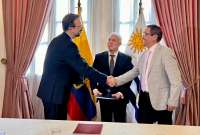 Ecuador y Uruguay firman acuerdo para mejorar los servicios aéreos entre ambos países y fortalecer las relaciones comerciales.