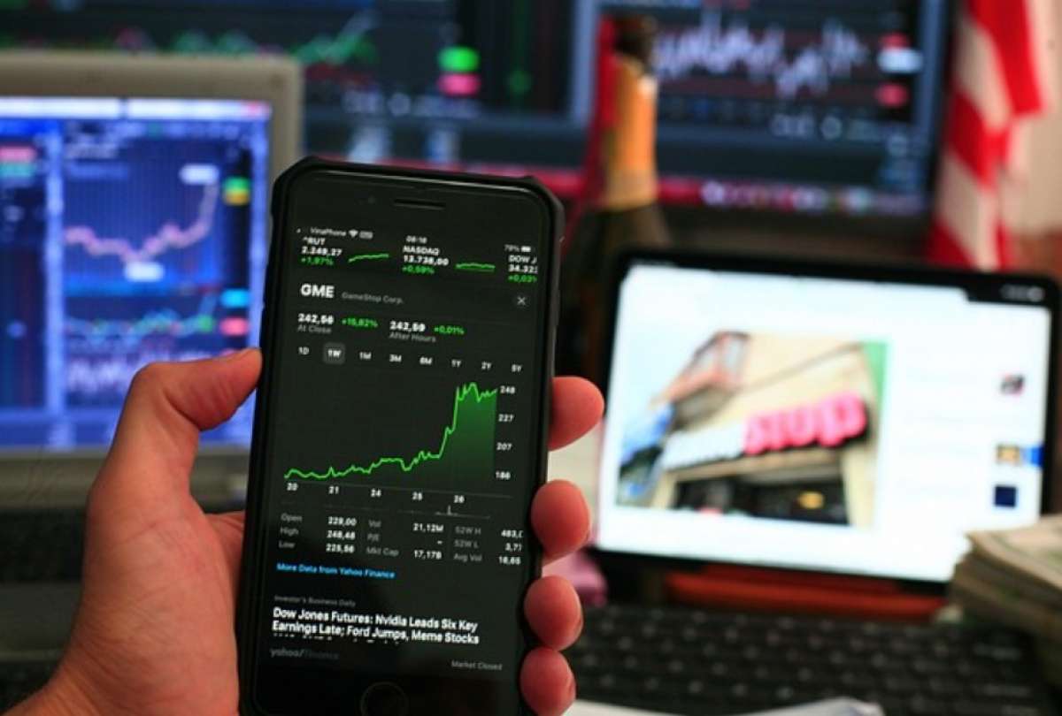 Invertir en la bolsa es una cuestión de conocimientos, paciencia y estar alerta a las estafas.