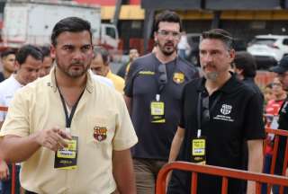 Antonio Álvarez (izq.) fue elegido como nuevo presidente del Barcelona SC. 