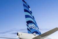 La aerolínea estadounidense JetBlue informó sobre dos hombres hallados sin vida en la zona del tren de aterrizaje.